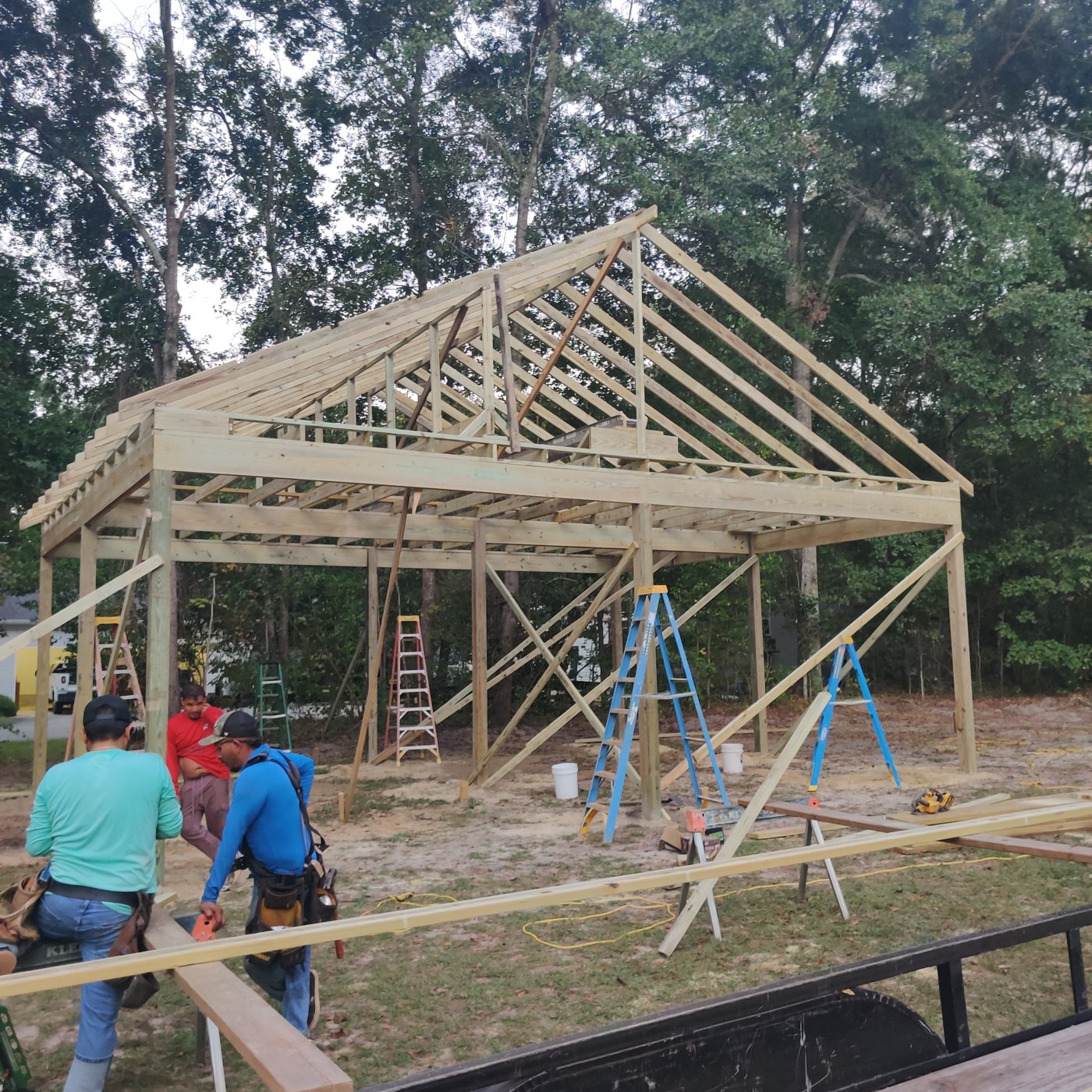Pole barn roof trusses and support posts